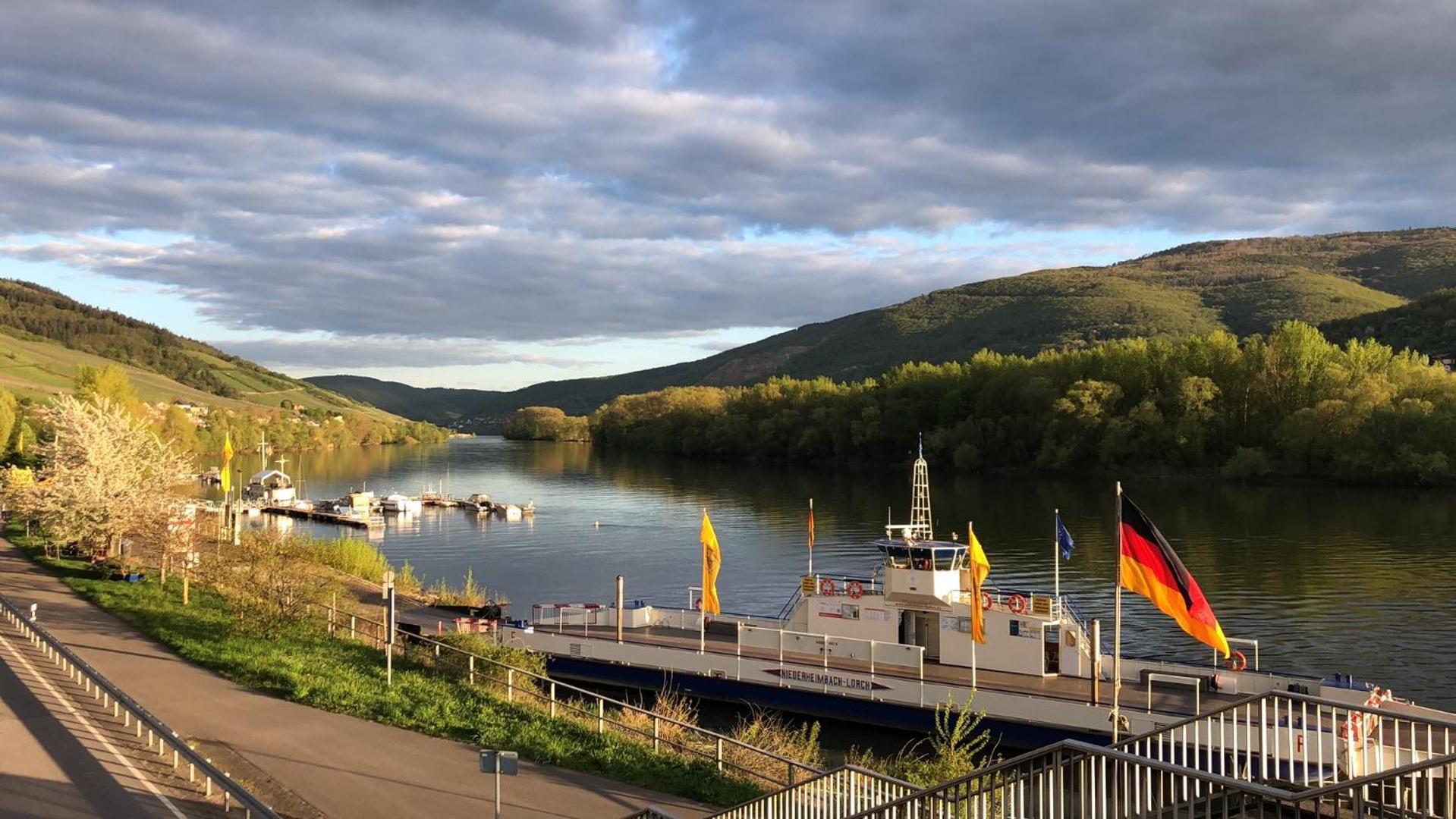 Rheinliebe Bistro Und Pension Lorch am Rhein Buitenkant foto
